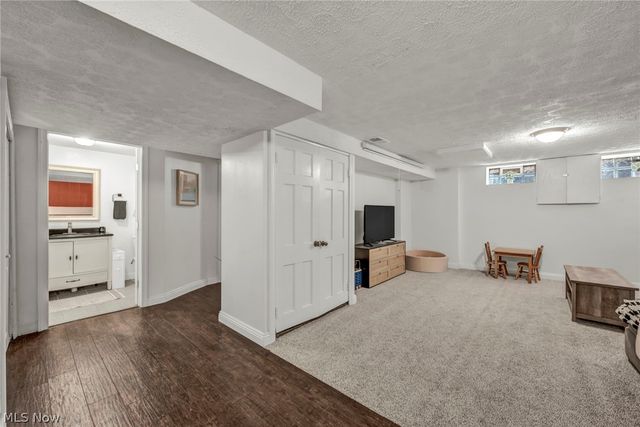 7973 Skyline Drive, Broadview Heights, OH 44147