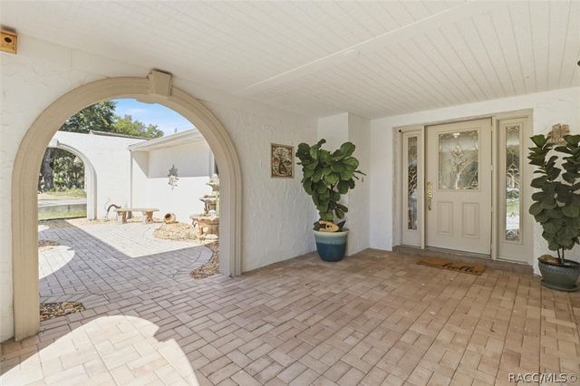 11857 W Riverhaven Drive, Homosassa, FL 34448