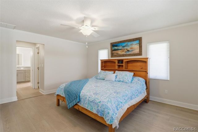 11857 W Riverhaven Drive, Homosassa, FL 34448