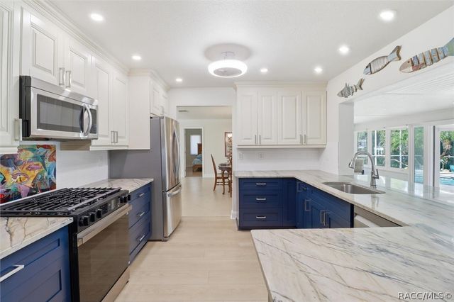 11857 W Riverhaven Drive, Homosassa, FL 34448