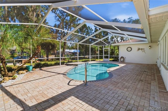 11857 W Riverhaven Drive, Homosassa, FL 34448