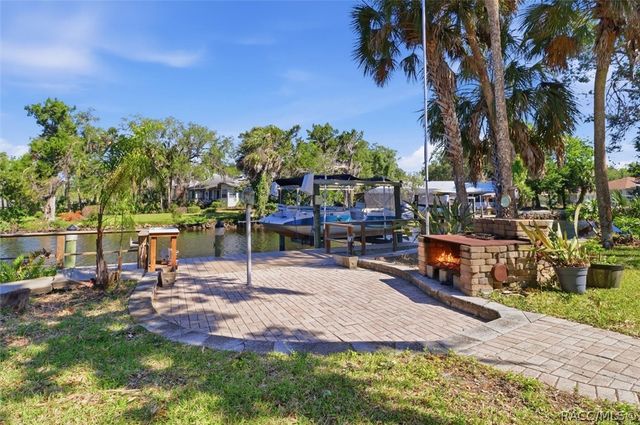 11857 W Riverhaven Drive, Homosassa, FL 34448