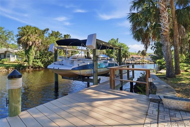 11857 W Riverhaven Drive, Homosassa, FL 34448