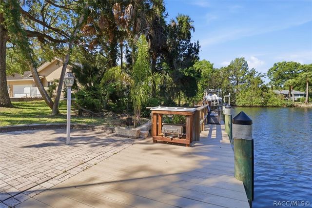 11857 W Riverhaven Drive, Homosassa, FL 34448