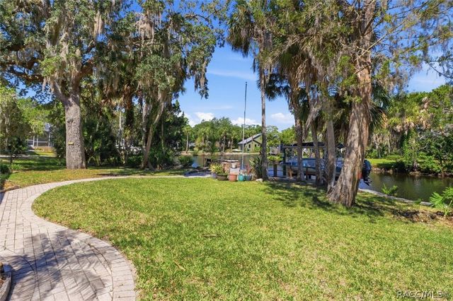 11857 W Riverhaven Drive, Homosassa, FL 34448