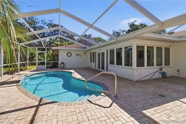 11857 W Riverhaven Drive, Homosassa, FL 34448