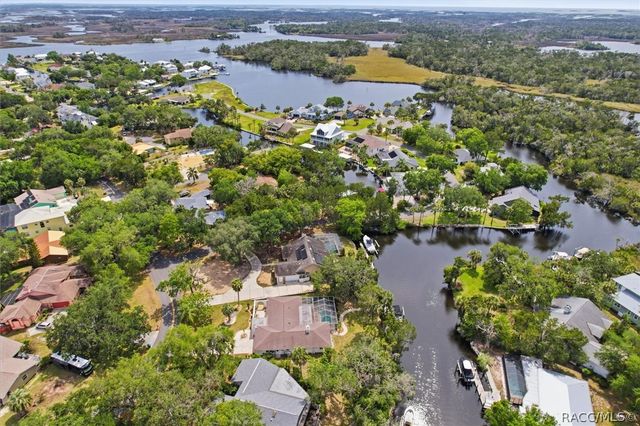 11857 W Riverhaven Drive, Homosassa, FL 34448