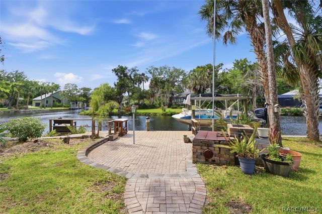 11857 W Riverhaven Drive, Homosassa, FL 34448