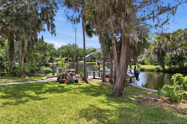 11857 W Riverhaven Drive, Homosassa, FL 34448