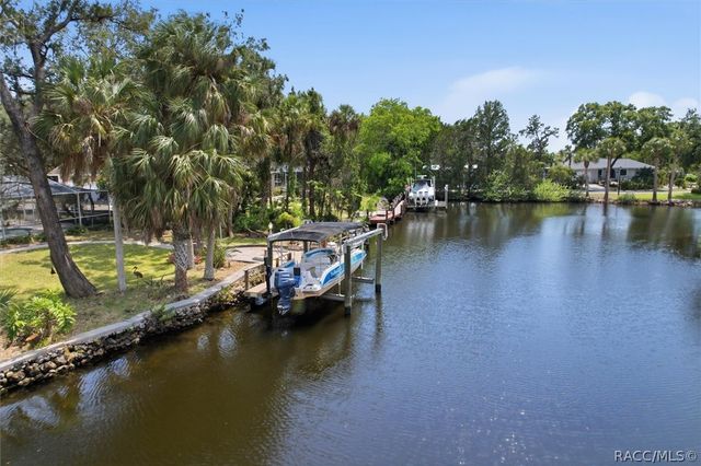 11857 W Riverhaven Drive, Homosassa, FL 34448