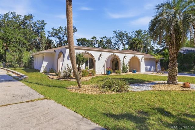 11857 W Riverhaven Drive, Homosassa, FL 34448