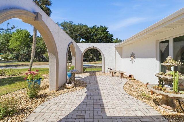 11857 W Riverhaven Drive, Homosassa, FL 34448