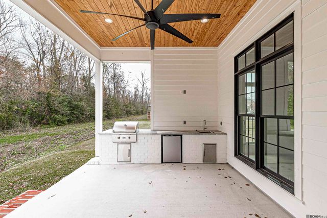 2860 Pointe-marie Dr, Baton Rouge, LA 70820