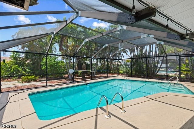 924 SE 21st LN, Cape Coral, FL 33990