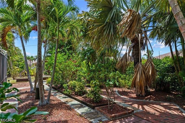 924 SE 21st LN, Cape Coral, FL 33990