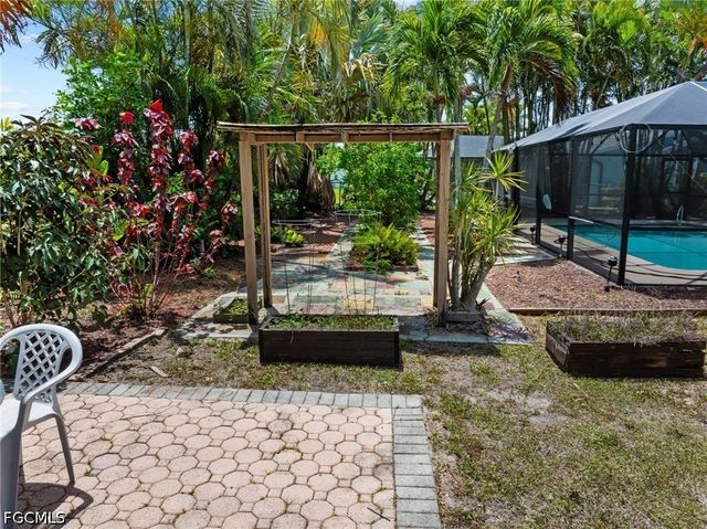 924 SE 21st LN, Cape Coral, FL 33990