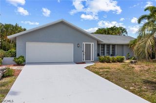 924 SE 21st LN, Cape Coral, FL 33990