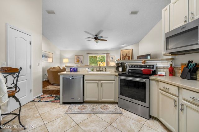 10905 STANTON HILLS Drive E, Jacksonville, FL 32222
