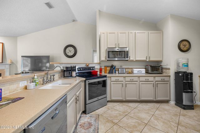 10905 STANTON HILLS Drive E, Jacksonville, FL 32222