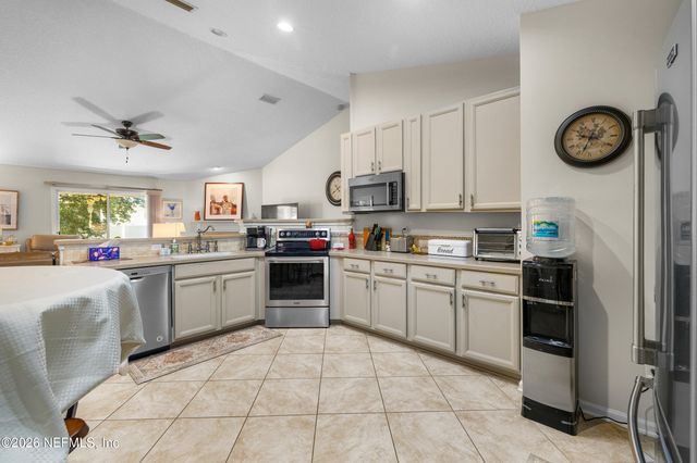 10905 STANTON HILLS Drive E, Jacksonville, FL 32222