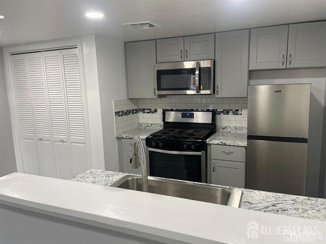 23 Delavan Court, New Brunswick, NJ 0890