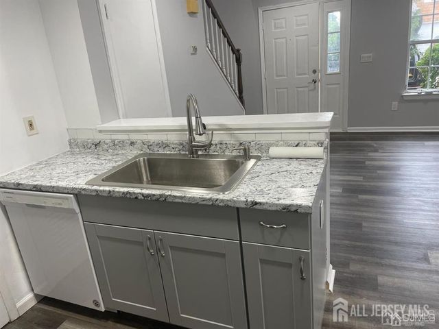 23 Delavan Court, New Brunswick, NJ 0890