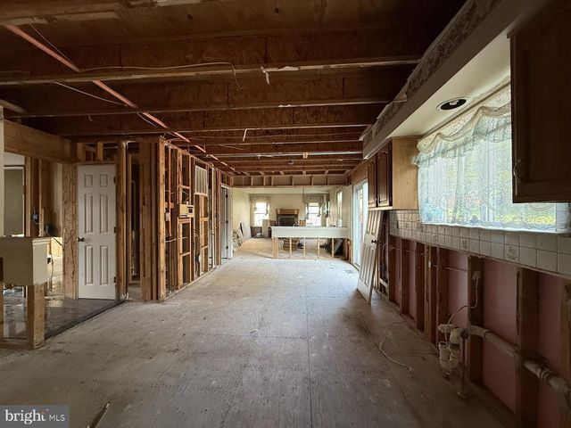 1912 HAMPSHIRE DR, Hyattsville, MD 20783