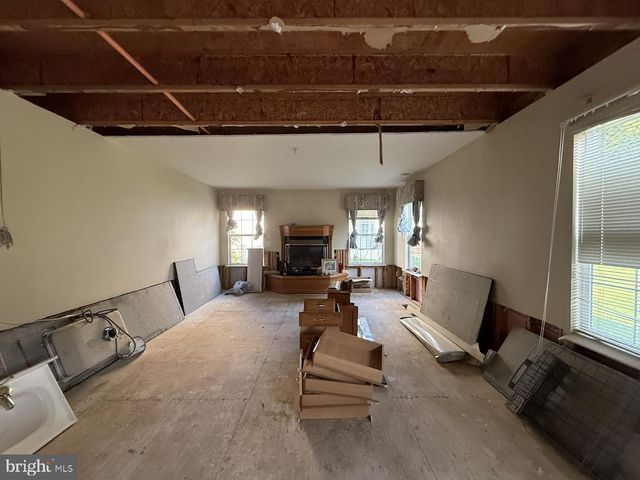 1912 HAMPSHIRE DR, Hyattsville, MD 20783