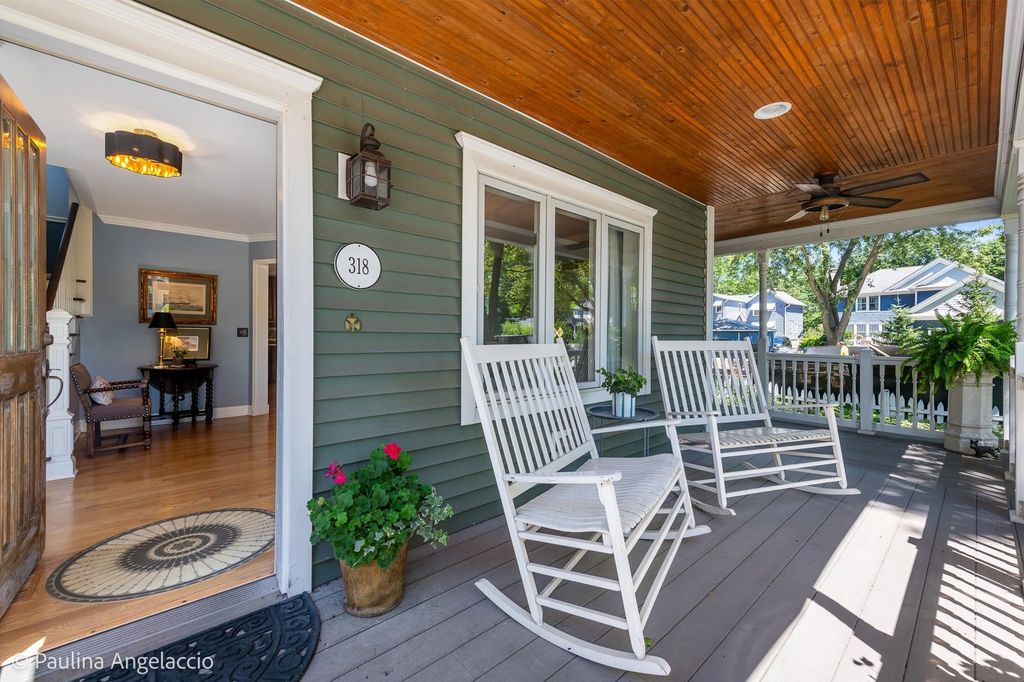 318 W Lake Street, Barrington, IL 60010 — photo 2
