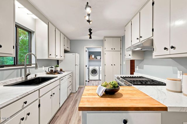 612 Cedar Brook Way, Chapel Hill, NC 27516