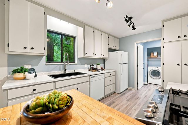 612 Cedar Brook Way, Chapel Hill, NC 27516