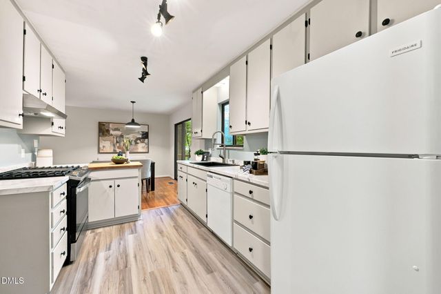 612 Cedar Brook Way, Chapel Hill, NC 27516