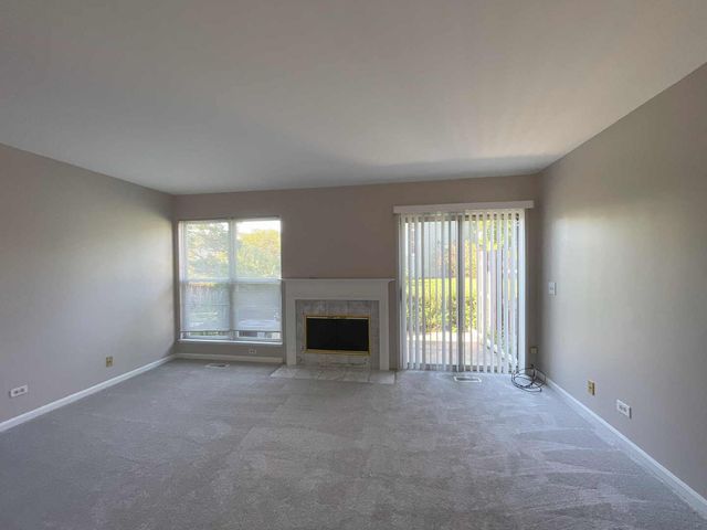 620 Cobblestone Court 620, Elgin, IL 60120
