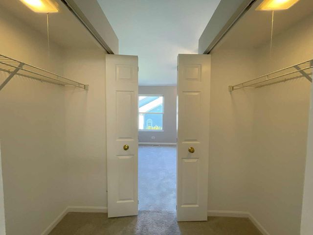 620 Cobblestone Court 620, Elgin, IL 60120