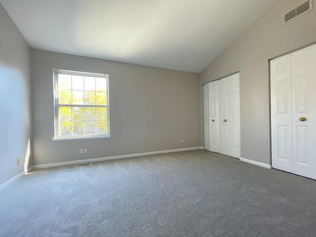 620 Cobblestone Court 620, Elgin, IL 60120