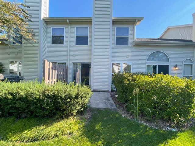 620 Cobblestone Court 620, Elgin, IL 60120