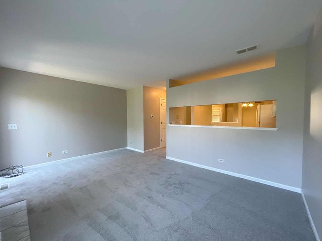 620 Cobblestone Court 620, Elgin, IL 60120