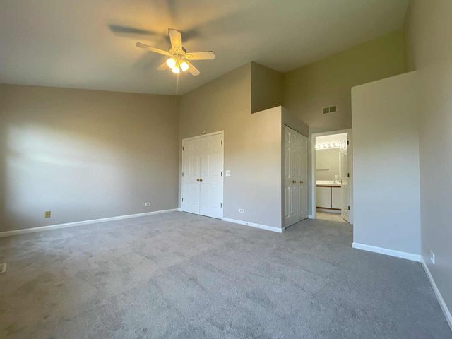 620 Cobblestone Court 620, Elgin, IL 60120