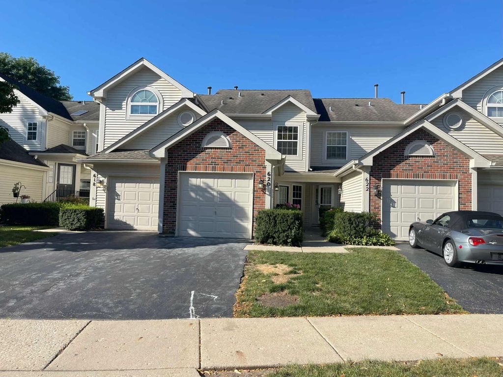 620 Cobblestone Court 620, Elgin, IL 60120