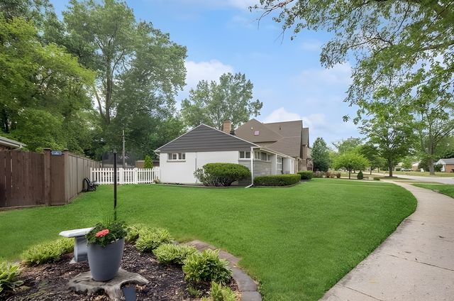 412 N Ridgeland Avenue, Elmhurst, IL 60126