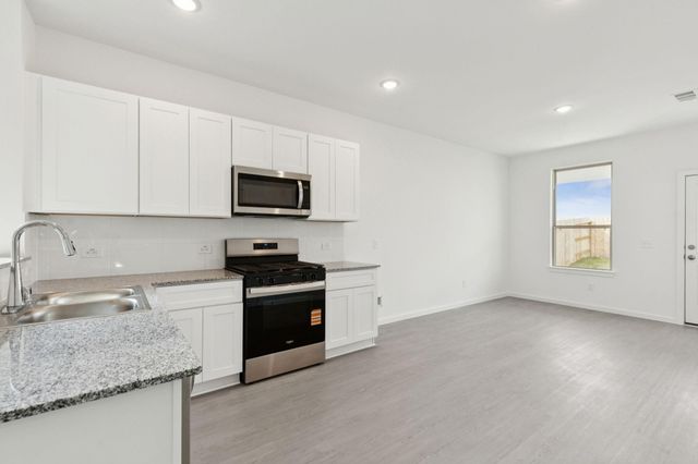 1017 S Oakhurst Drive, Dayton, TX 77535