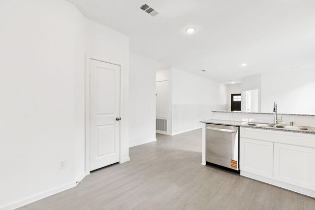 1017 S Oakhurst Drive, Dayton, TX 77535