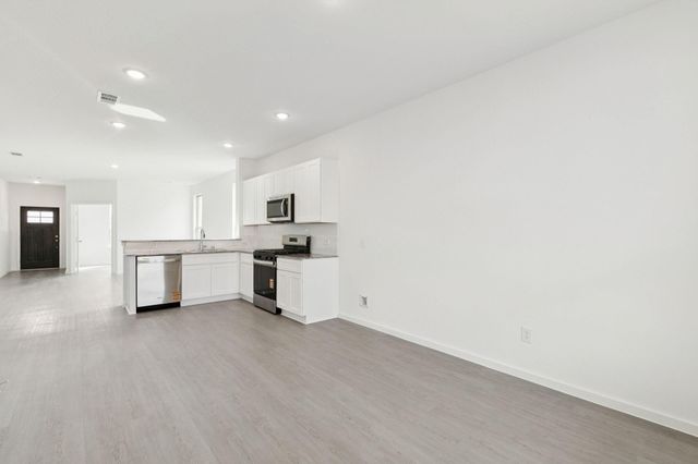 1017 S Oakhurst Drive, Dayton, TX 77535