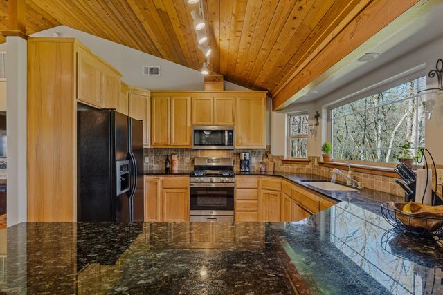 11730 Creek View Dr, Grass Valley, CA 95949