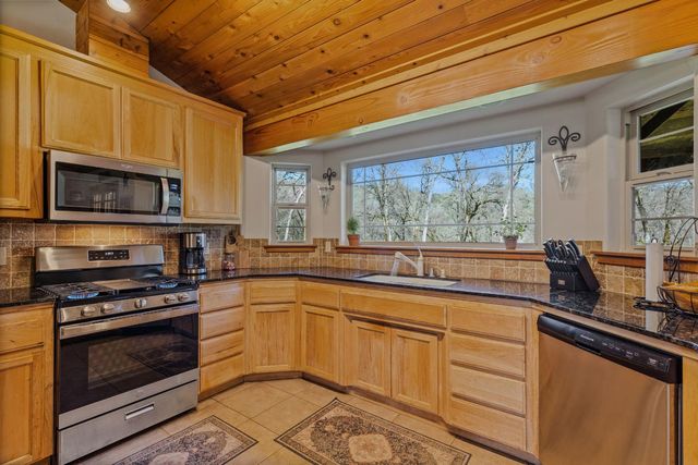 11730 Creek View Dr, Grass Valley, CA 95949