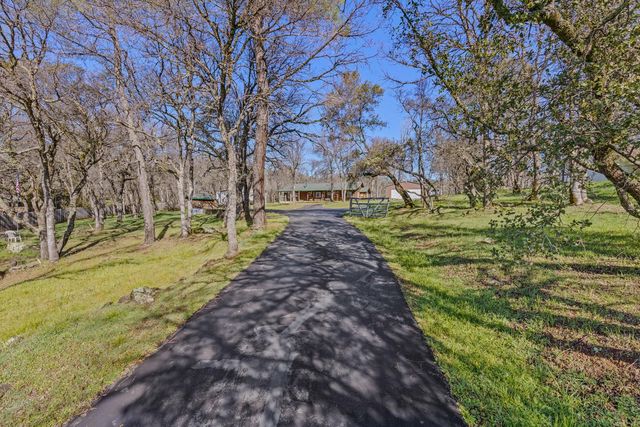 11730 Creek View Dr, Grass Valley, CA 95949