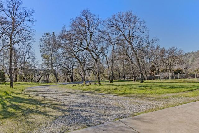 11730 Creek View Dr, Grass Valley, CA 95949