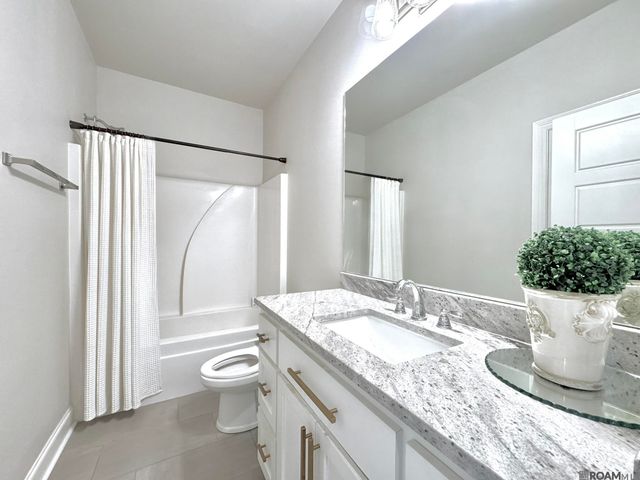8149 Village Lake Ave, Baton Rouge, LA 70820