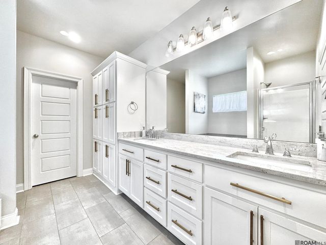 8149 Village Lake Ave, Baton Rouge, LA 70820