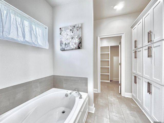 8149 Village Lake Ave, Baton Rouge, LA 70820